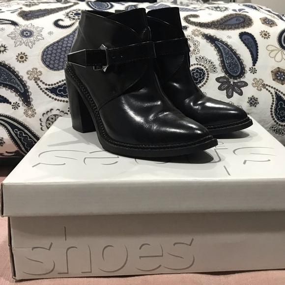 Topshop Shoes - Topshop black leather booties